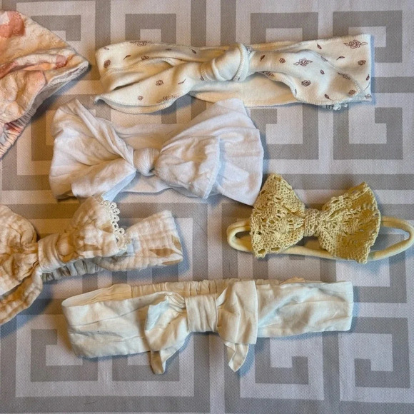 Baby Girls The Cream Team Assorted Bows + Bonus Hat - Picture 2 of 4